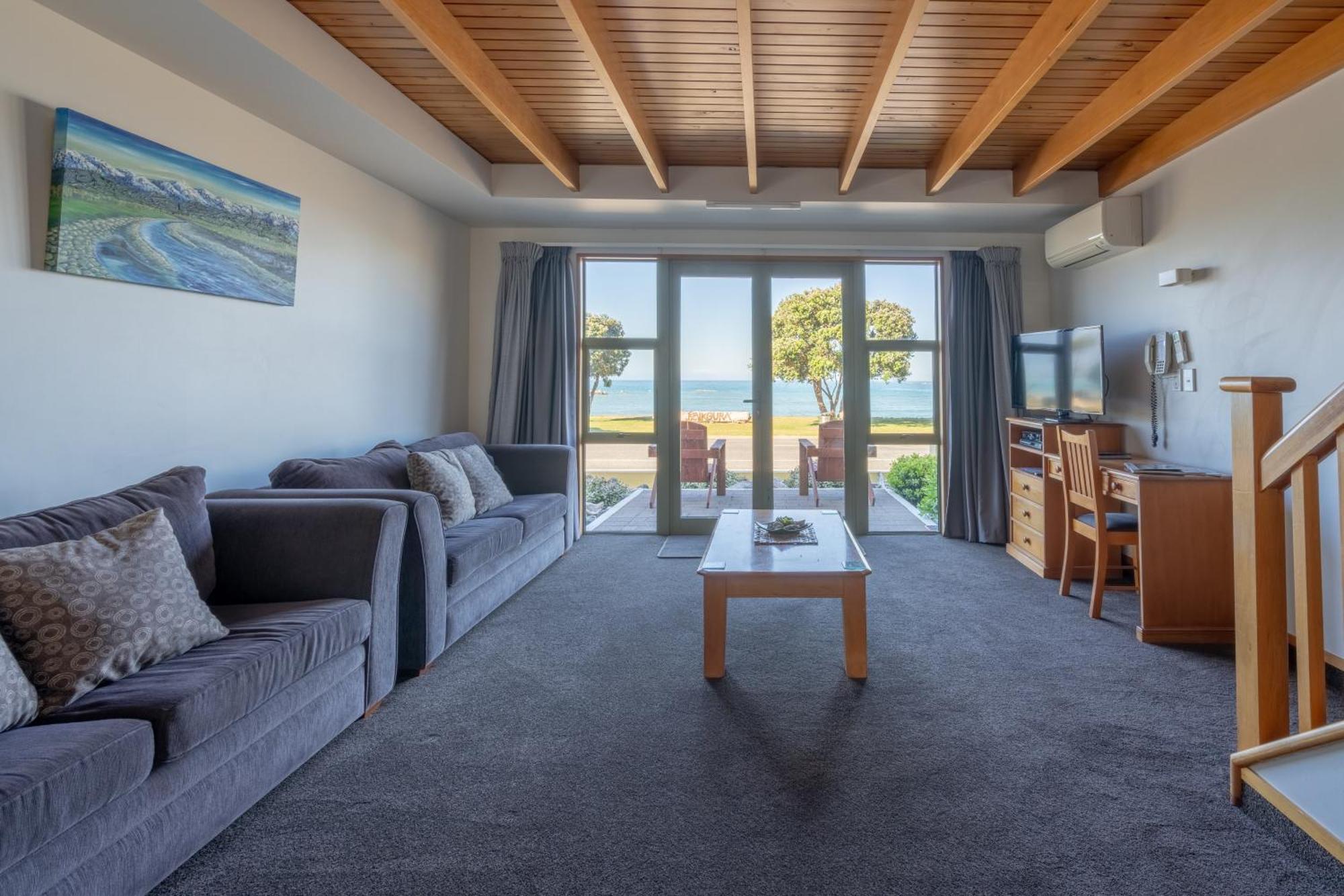 The Anchor Inn Beachfront Motel Кайкура Екстериор снимка