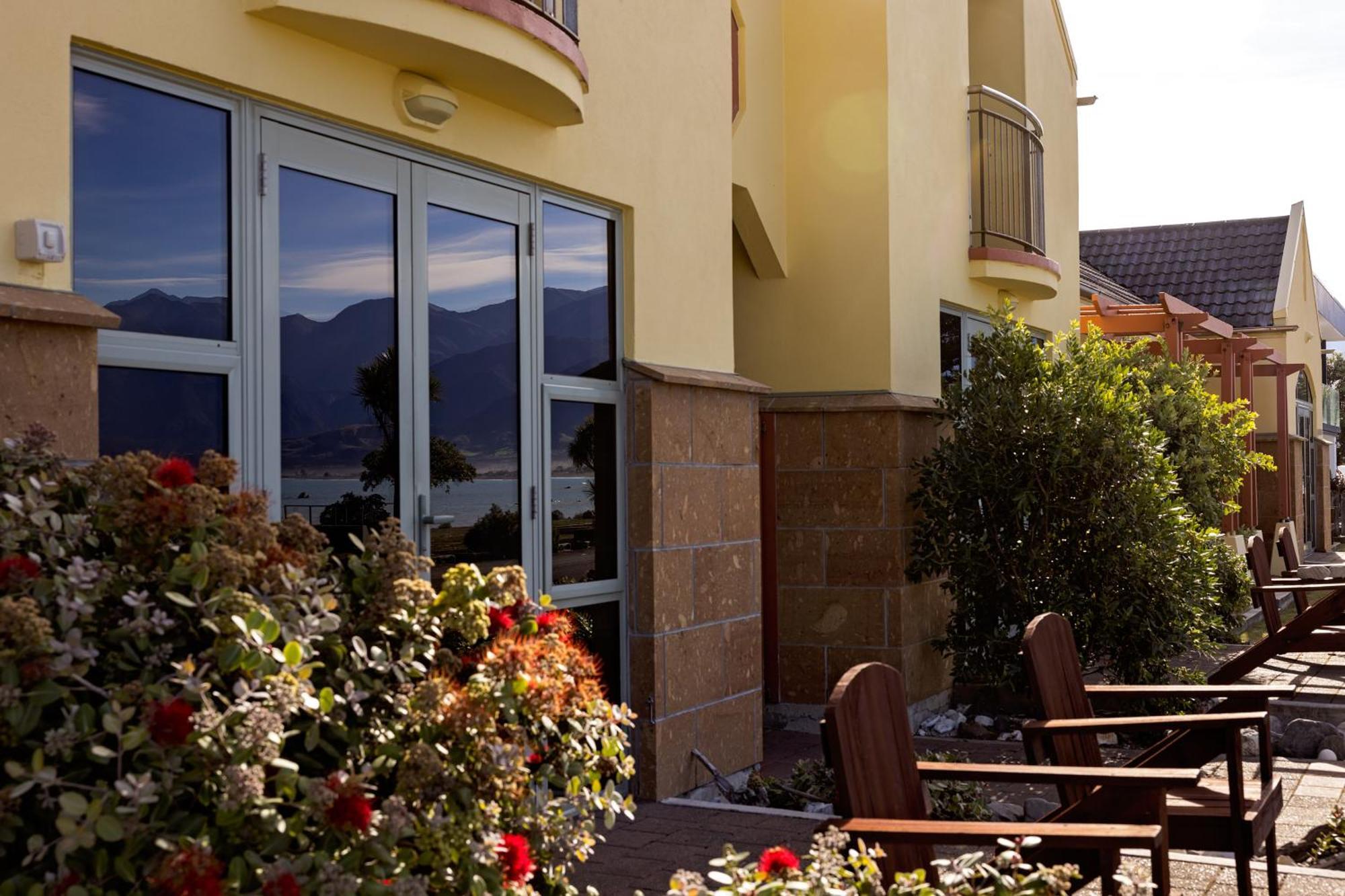 The Anchor Inn Beachfront Motel Кайкура Екстериор снимка