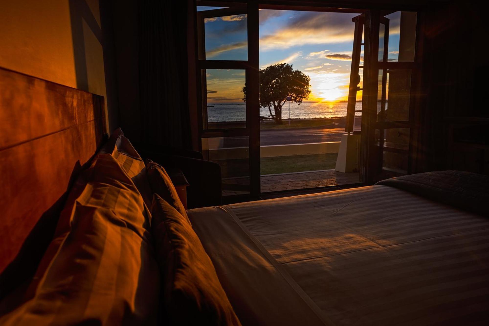 The Anchor Inn Beachfront Motel Кайкура Екстериор снимка