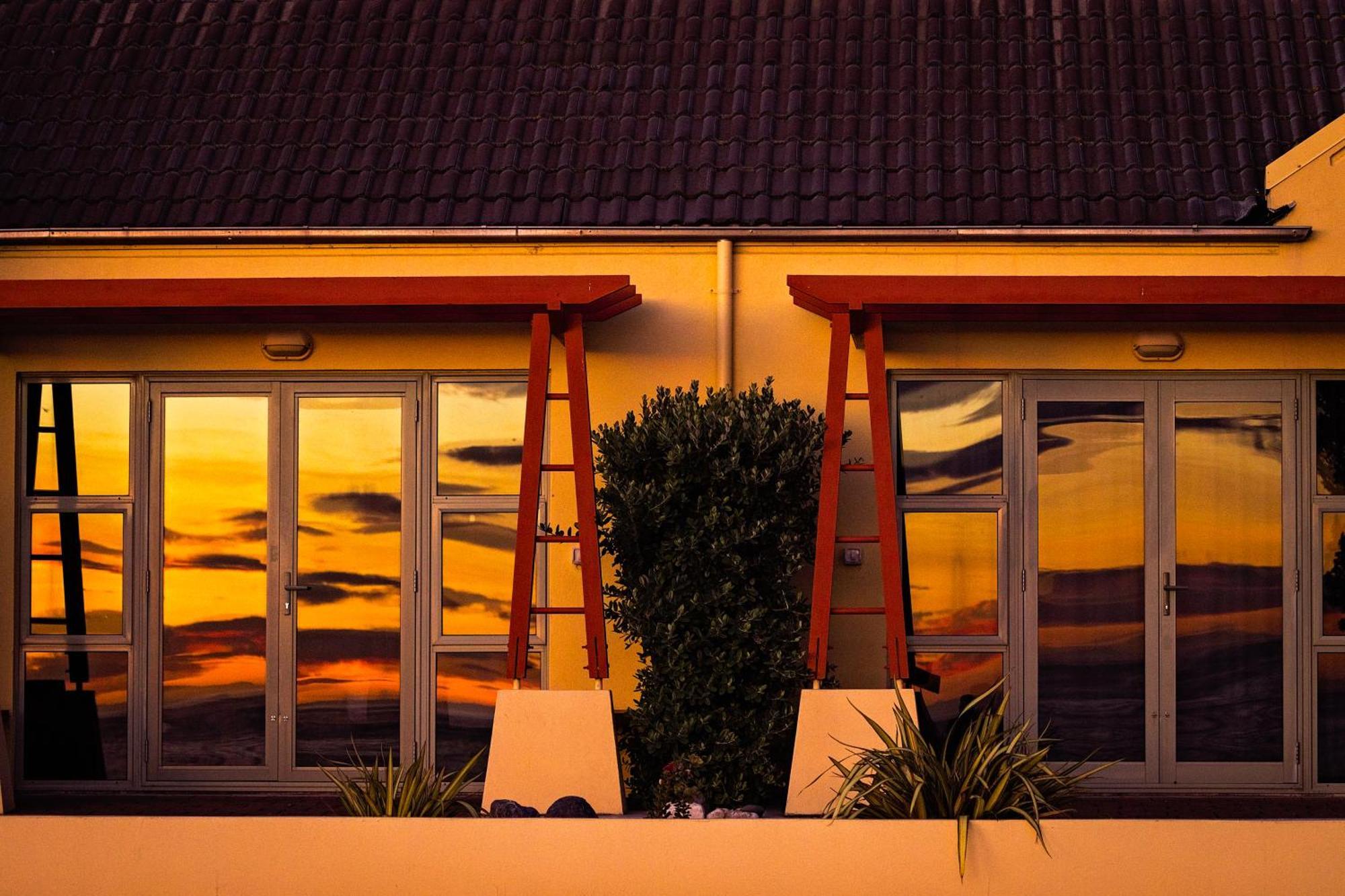 The Anchor Inn Beachfront Motel Кайкура Екстериор снимка