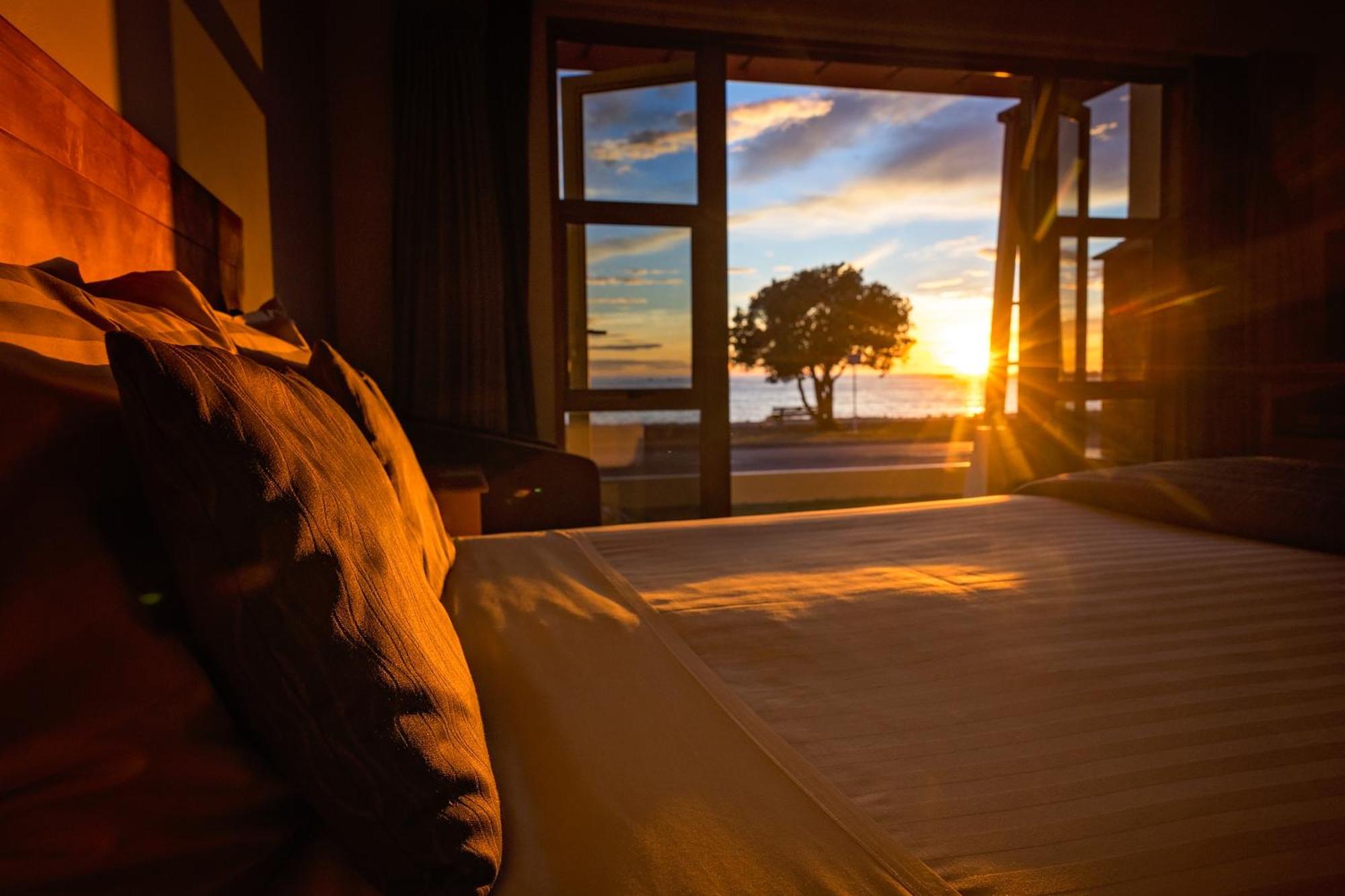 The Anchor Inn Beachfront Motel Кайкура Екстериор снимка