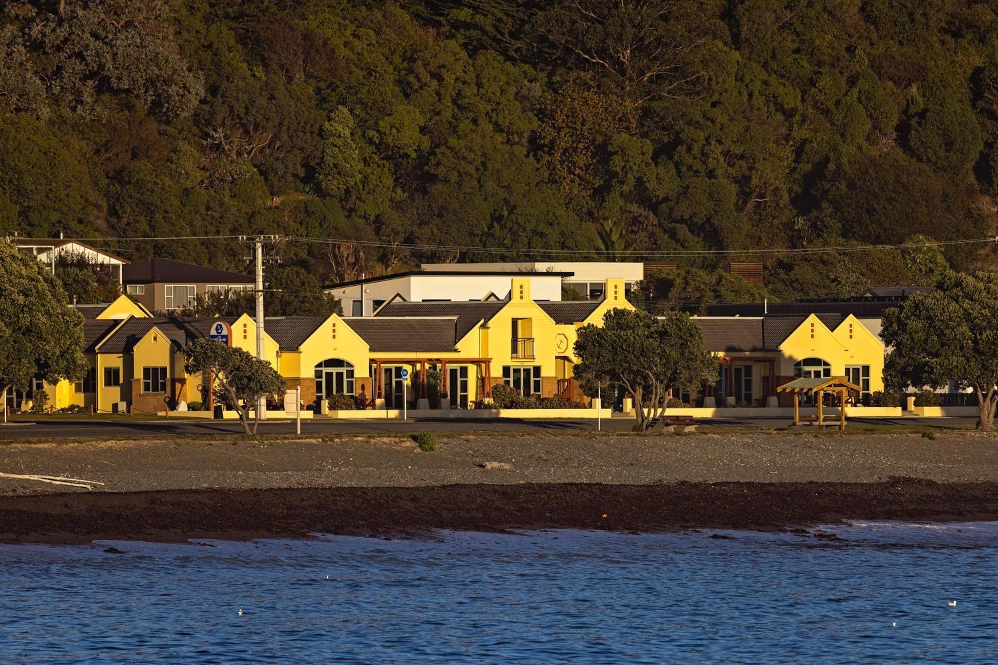 The Anchor Inn Beachfront Motel Кайкура Екстериор снимка