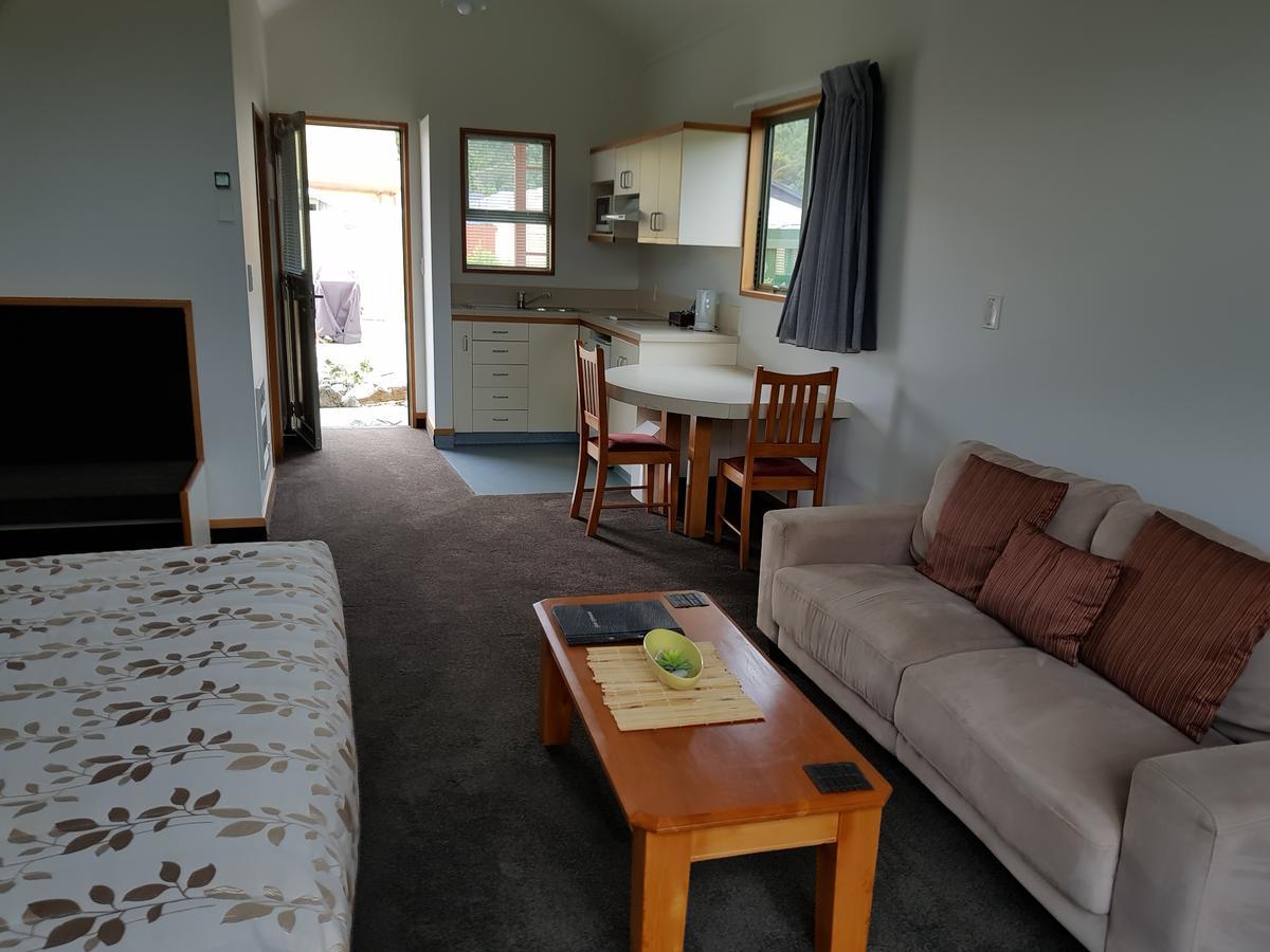 The Anchor Inn Beachfront Motel Кайкура Екстериор снимка