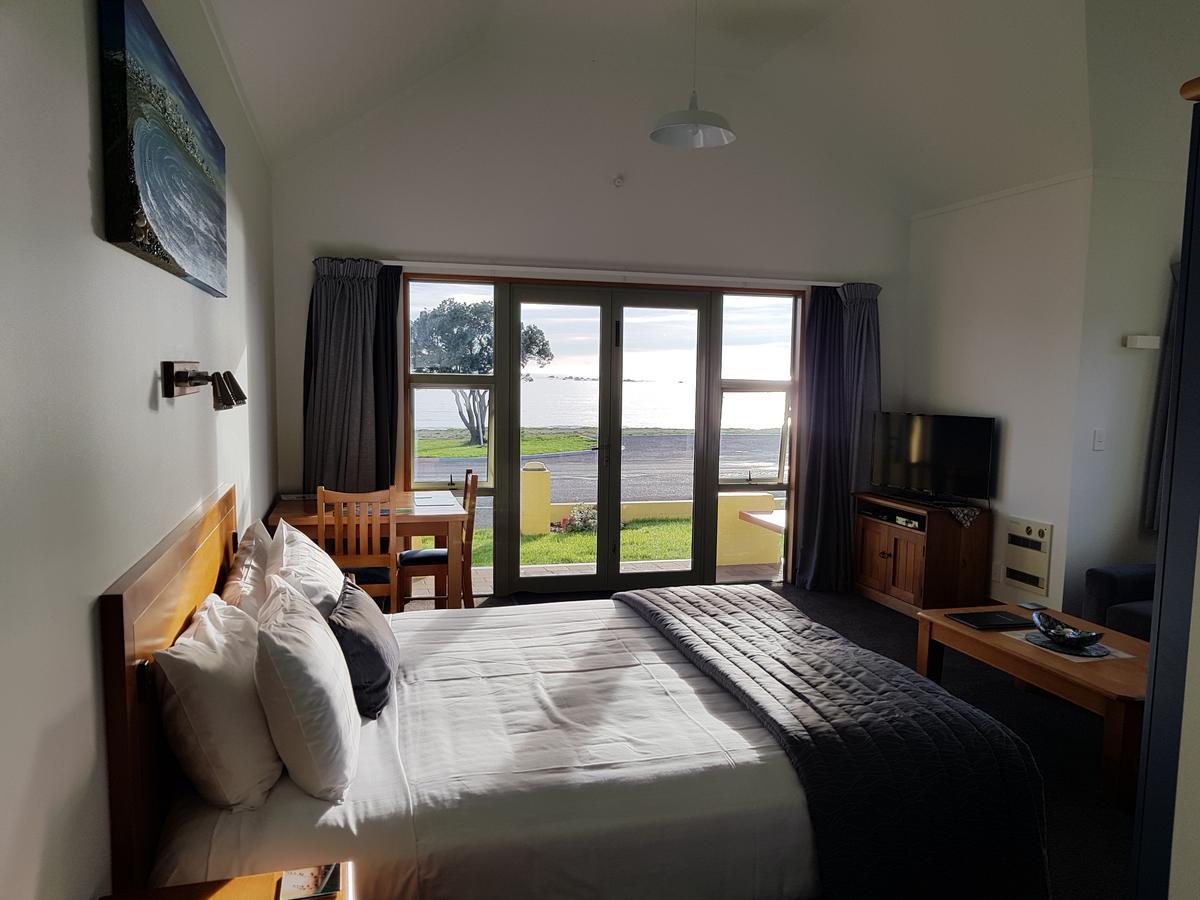 The Anchor Inn Beachfront Motel Кайкура Екстериор снимка
