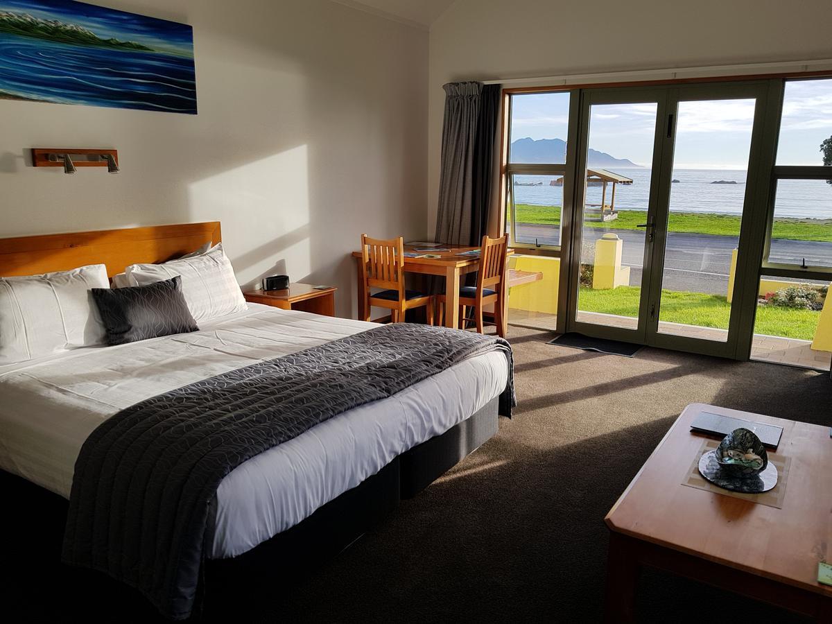 The Anchor Inn Beachfront Motel Кайкура Екстериор снимка