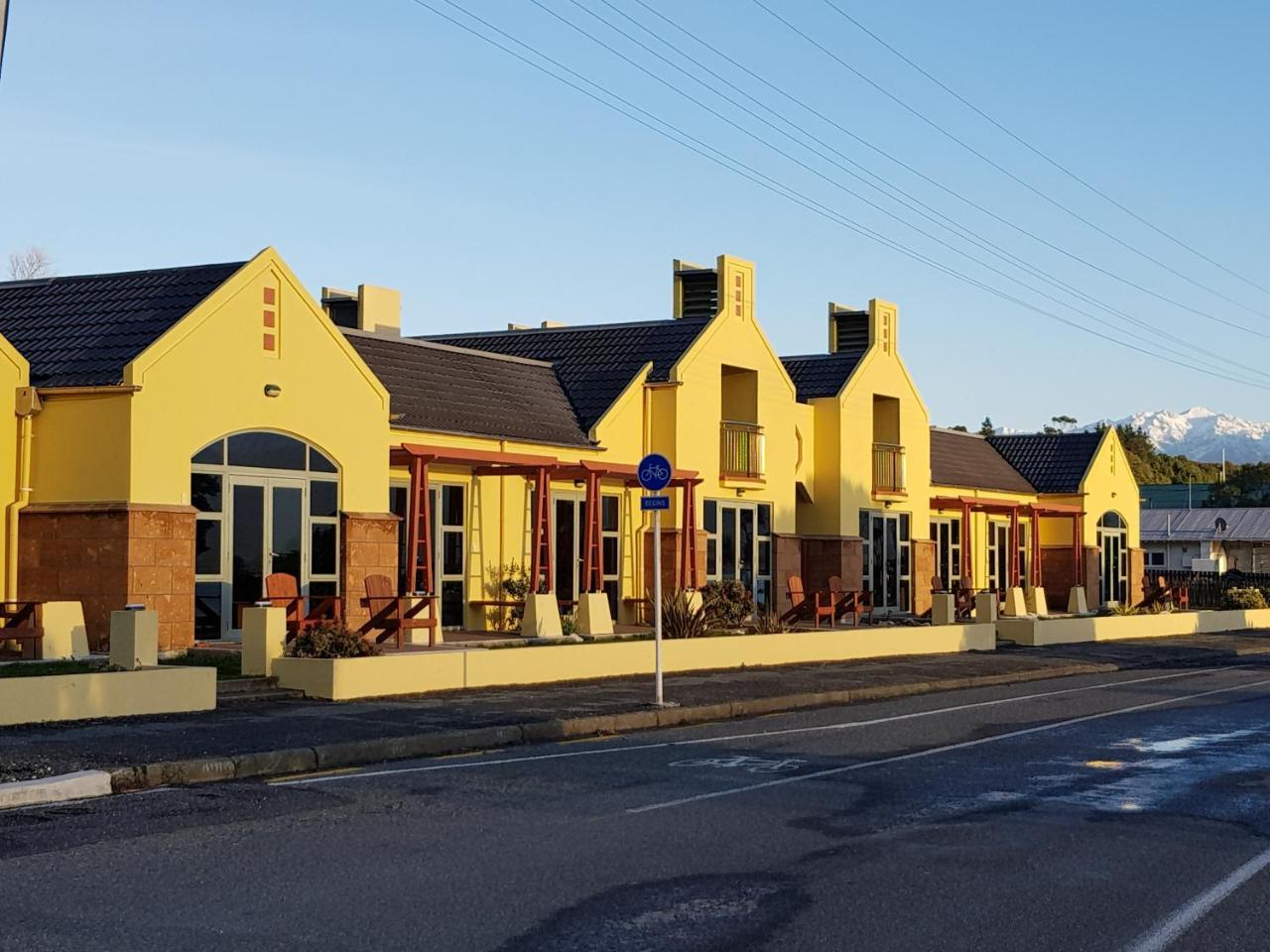 The Anchor Inn Beachfront Motel Кайкура Екстериор снимка