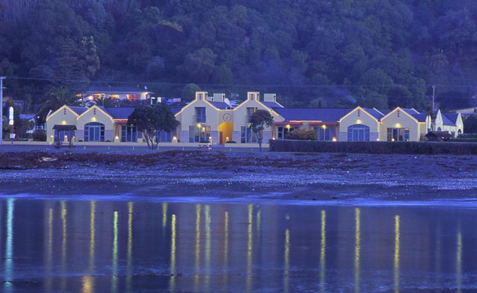 The Anchor Inn Beachfront Motel Кайкура Екстериор снимка